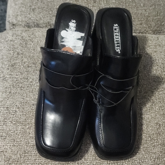 Seychelles Black Heeled Shoes with Glossy Finish 8 - Picture 3 of 4